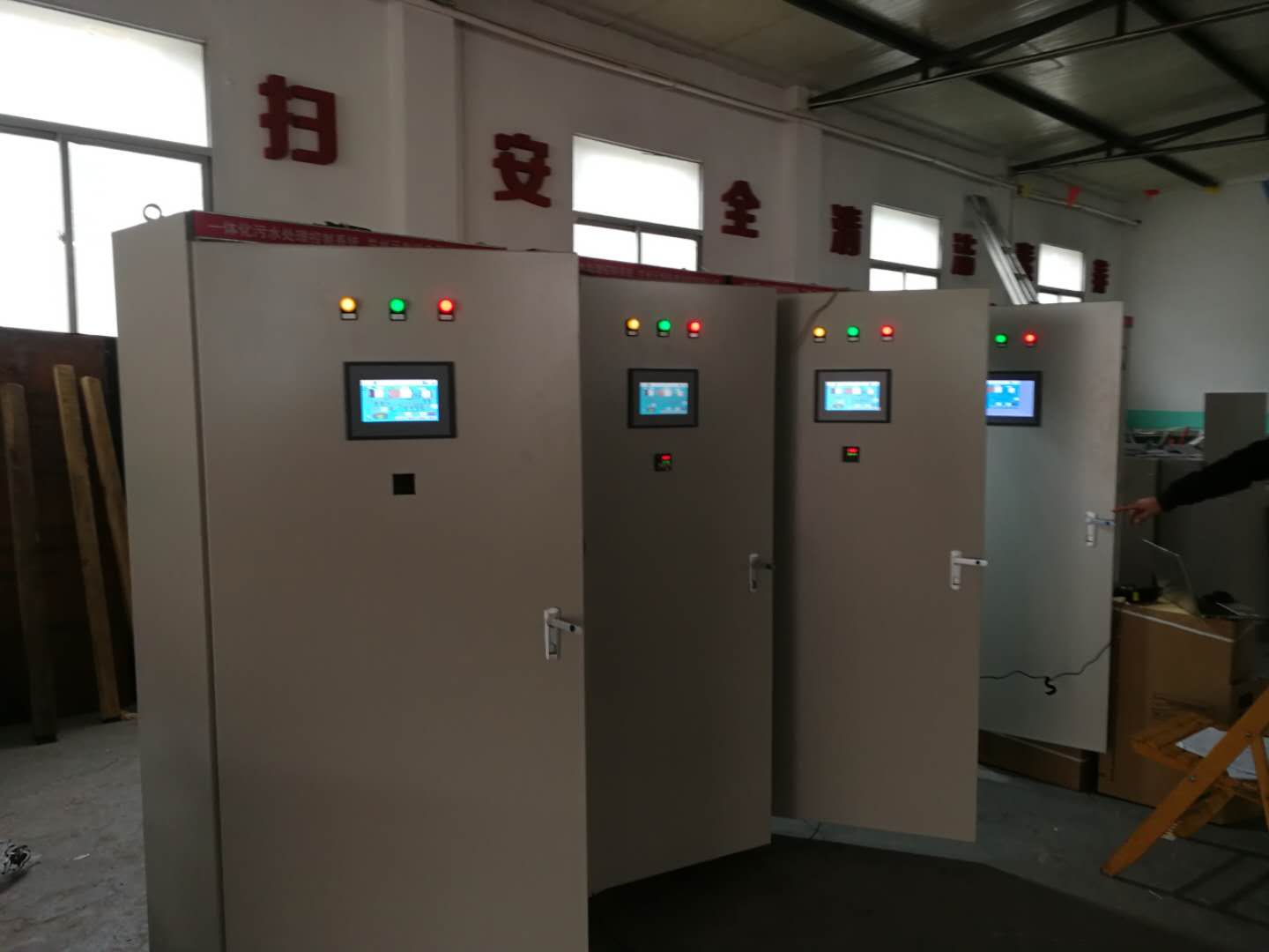 瓜州工業(yè)園區(qū)一體化污水處理設(shè)備PLC控制柜.jpg